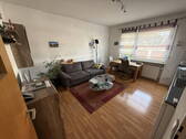 Wohnzimmer/Küche - provisionsfreie und freundliche 1,5 Zimmer Wohnung in ruhigem MFH