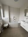 Bad mit Wanne und WC - 