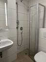 Gästebad mit Dusche und WC - 
