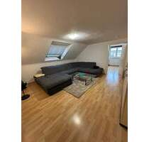 Helle 3-Zi.-DG-Wohnung mit Einbauküche, Abstellraum & Keller in Altenstadt-Lindheim