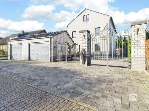 Vorderansicht - 7 Zimmer Einfamilienhaus zum Kaufen in Waldfeucht