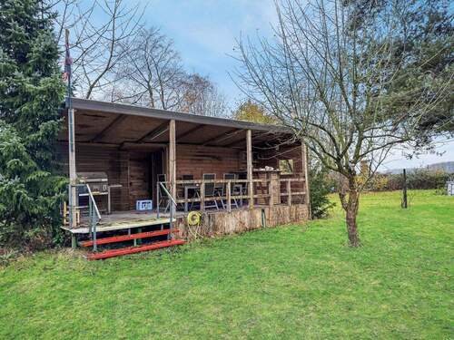 Überdachter Freisitz mit Waschbecken und WC - 