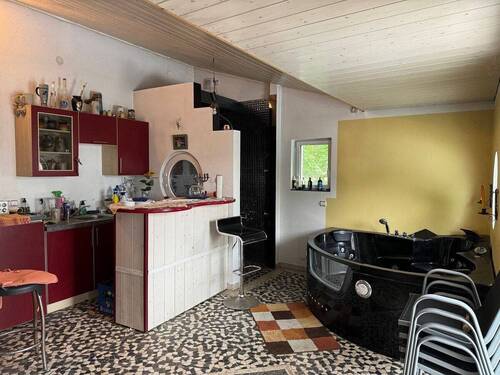 Poolhaus mit Sauna und Whirlpool-Badewanne - 