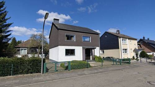 Vorderseite Wohnhaus - 6 Zimmer Einfamilienhaus zum Kaufen in Recklinghausen