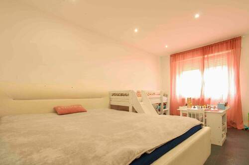 Kinderzimmer 1.OG- - 