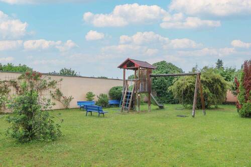 Privater Spielplatz Hofseite - 