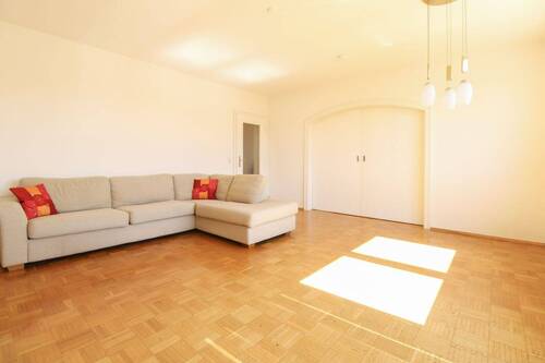 Wohnzimmer - Lichtdurchflutete 3-Zimmer-Wohnung in Mühlheim am Main mit Südbalkon: Ruhig & Zentral