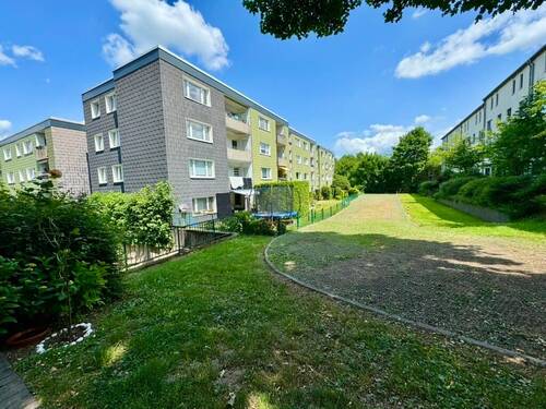 Wohnhaus Rückseite - Praktisch geschnittene 3-Zimmer-Wohnung in grüner Umgebung von Düsseldorf-Ludenberg