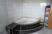 Badewanne - Einfamilienhaus mit 180,00 m&sup2; in Laichingen zum Kaufen