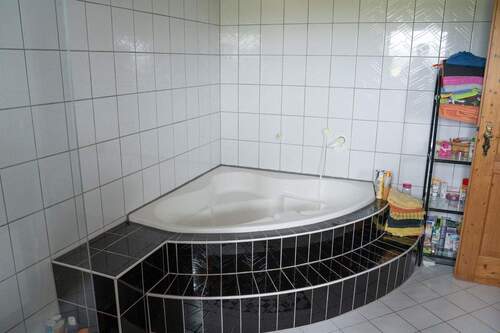 Badewanne - Einfamilienhaus mit 180,00 m&sup2; in Laichingen zum Kaufen