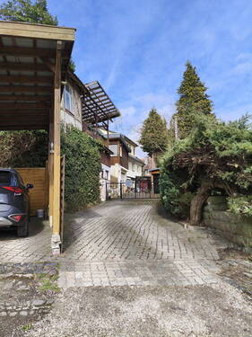 Einfahrt - Generationshaus mit Seele - 339.000,00&nbsp;EUR Kaufpreis, ca.&nbsp; 288,00&nbsp;m&sup2;&nbsp;Wohnfl&auml;che