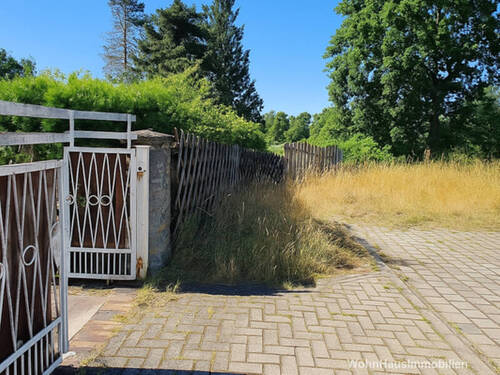 Im Zuge der Grundstücksteilung muss die Straße verlägert werden - Grundstück zum Kaufen in Berlin