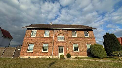 Ansicht 2 - Solides, kleines Mehrfamilienhaus mit Vollkeller und Doppelgarage in Moorrege