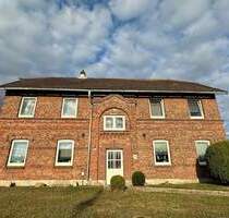 Solides, kleines Mehrfamilienhaus mit Vollkeller und Doppelgarage in Moorrege