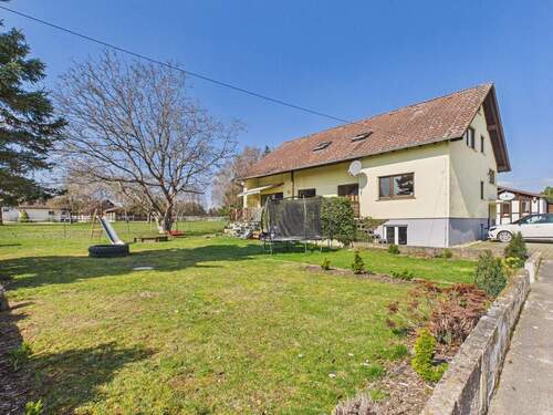 Vermietetes Zweifamilienhaus - 1 Zimmer Mehrfamilienhaus, Wohnhaus zum Kaufen in Rottweil