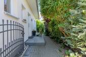 Durchgang zur Haustür - Einfamilienhaus mit 122,00 m² in Berlin zur Miete