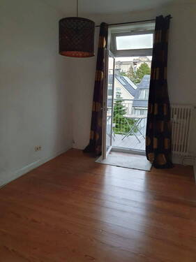Zimmer 3, Blick zum Balkon - 