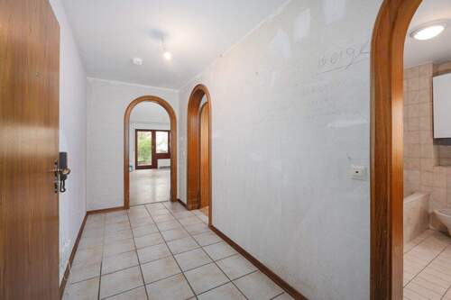 Diele - Helle 2-Zimmer-Wohnung mit Terrasse und Tiefgarage