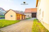 Garagenzufahrt - 6 Zimmer Mehrfamilienhaus, Wohnhaus zum Kaufen in Mönsheim