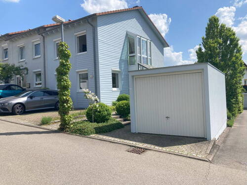Hausansicht - Niedrigenergie-Haus in ruhiger Wohnlage