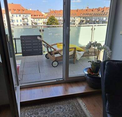 Blick auf den Balkon - 3 Zimmer Etagenwohnung zum Kaufen in Ludwigshafen am Rhein