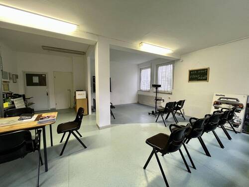 EG_Fahrschule - 4 Zimmer Etagenwohnung in Ludwigsburg