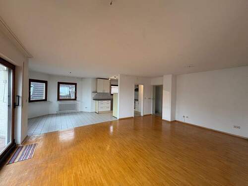 Grosses Wohnzimmer - 3 Zimmer Etagenwohnung zum Kaufen in Herrenberg