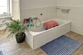 Bad mit Wanne im OG - 