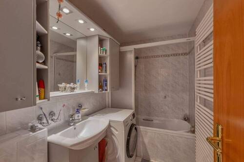 Bad mit Badewanne DG - 