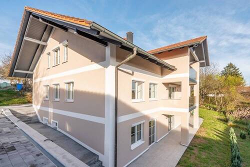 Gebäude - Hochwertig sanierte Wohnung mit moderner EBK, Süd-Terrasse und kleinem Garten