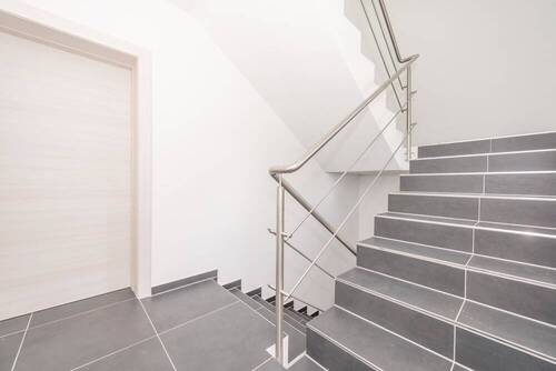 Treppenhaus - 3 Zimmer Etagenwohnung in Büchlberg / Saderreut