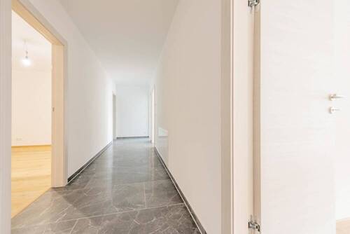 Flur - Etagenwohnung mit 114,60 m&sup2; in Büchlberg / Saderreut zum Kaufen