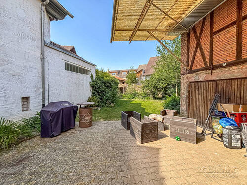 Innenhof mit Ökonomiegebäude - 