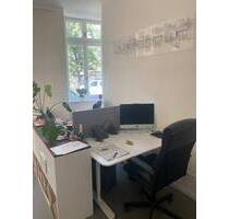 Helles Altbau-Büro zum Teilen in Berlin - vielseitige Schreibtischplätze