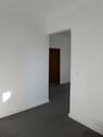 Blick zum Schlafzimmer und Abstellkammer - 