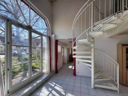 Große Fensterfront und Wendeltreppe - 7 Zimmer Mehrfamilienhaus, Wohnhaus in Haigerloch