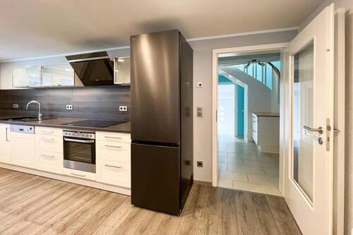 Bliick von der Küche in den Flur - 