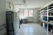 Großer Hauswirtschaftsraum mit Heizung - 