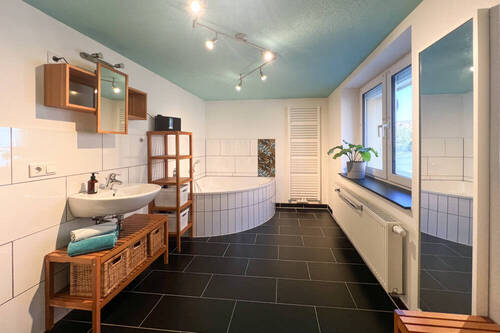 Traumbad mit Eckbadewanne - 