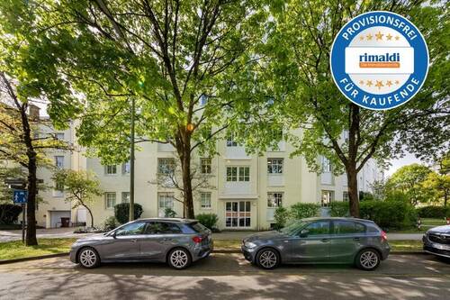 Ansicht Hauseingang - WG-geeignete 4-Zimmer-Wohnung mit Parkblick in ruhiger Lage