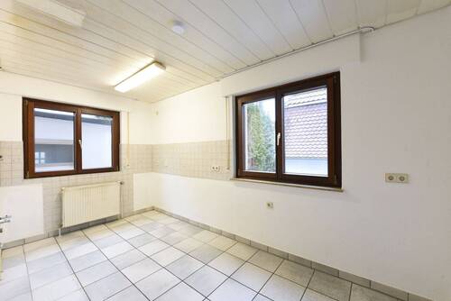 EG, Küche mit Fliesenboden - 