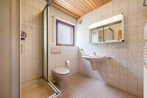 OG, Bad mit Fenster - 