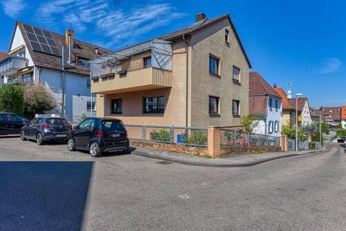 Hausansicht Süd-Ost - +++ vermietet - freistehendes 2-Familien-Haus - 2 Hobbyräume im UG - Bühne ausbaufähig - Garage u. Kfz-Stellplatz dav...