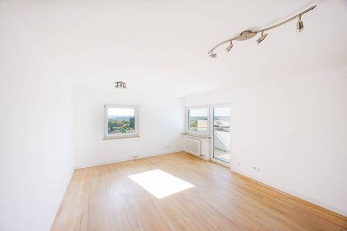 Wohnzimmer - 2 Zimmer Etagenwohnung zum Kaufen in Besigheim