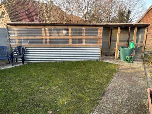 kleiner Abstellraum im rückwärtigen Garten - 