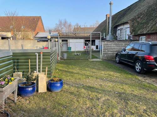 Blick auf den Carport- bzw. Garagenbau - 