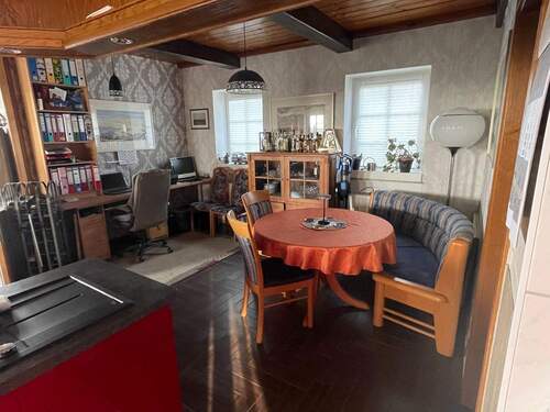 Büro- und/oder Esszimmerbereich - 