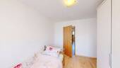 Schlafzimmer II EG - Mehrfamilienhaus, Wohnhaus mit 184,20 m&sup2; in Kirchheim zum Kaufen