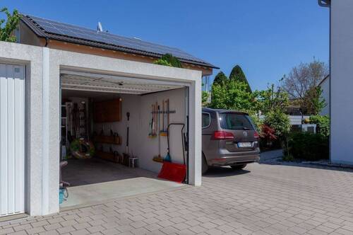 Einzelgarage + Stellplatz - 