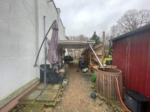 seitlicher Grundstücksteil - Einfamilienhaus mit 200,00 m&sup2; in Lützen zum Kaufen